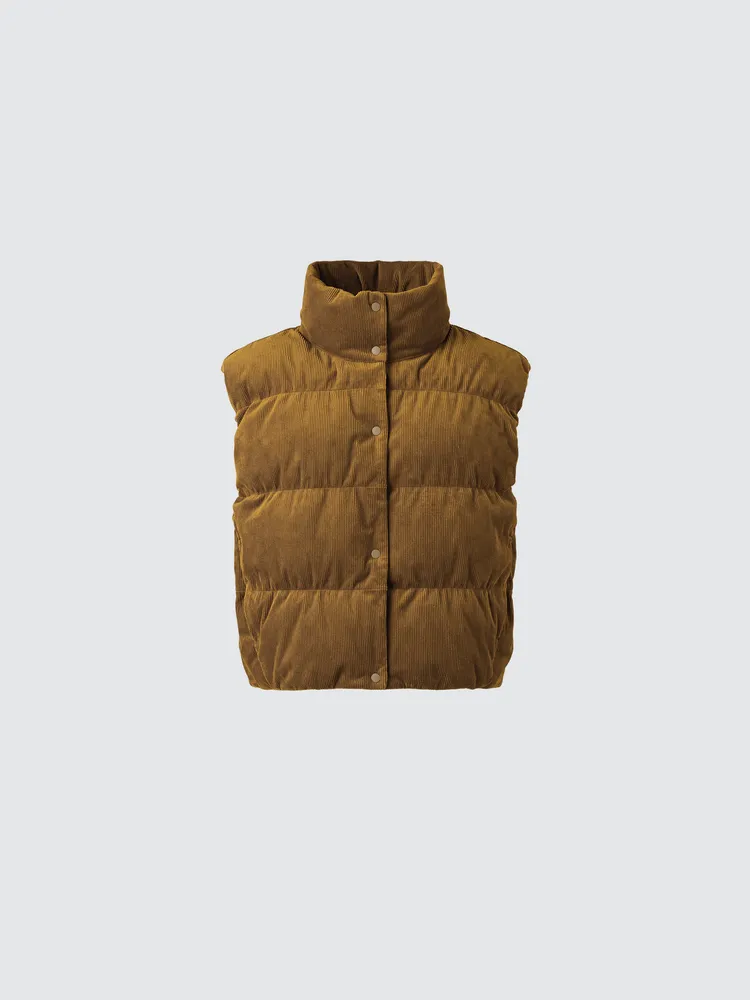 UNIQLO：C PADDED燈芯絨背心，1490元。品牌提供