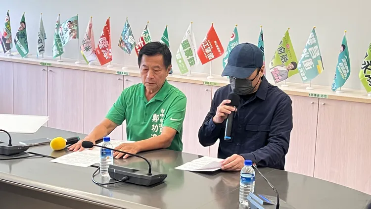 父親說，最不能接受的是學校沒有在的第一時間通知他到校處理爭議事件，他接到電話時兒子已死亡。鮮明攝