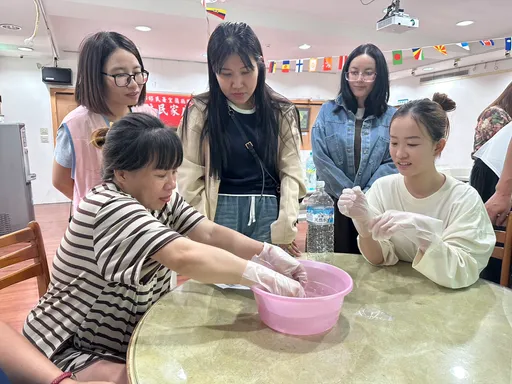 體驗手洗愛玉　移民署宜蘭縣服務站帶領新住民體驗臺灣美味