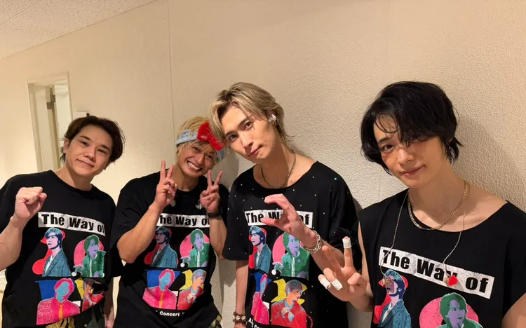 「A.B.C-Z」昨天展開新巡演。左起五關晃一、塚田僚一、橋本良亮、戶塚祥太。翻攝abcz_official X