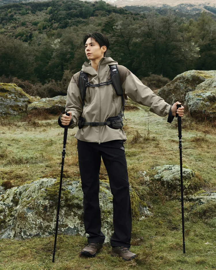 朴寶劍在The North Face形象照中變身山系暖男。翻攝thenorthface_kr IG