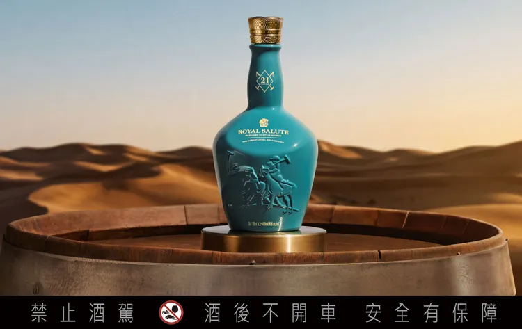 外盒以沙色調描繪杜拜與阿布達比的白晝景致。業者提供