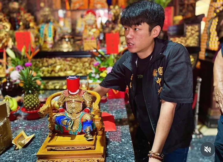 謝章穎與神明非常有緣份。翻攝自謝章穎IG