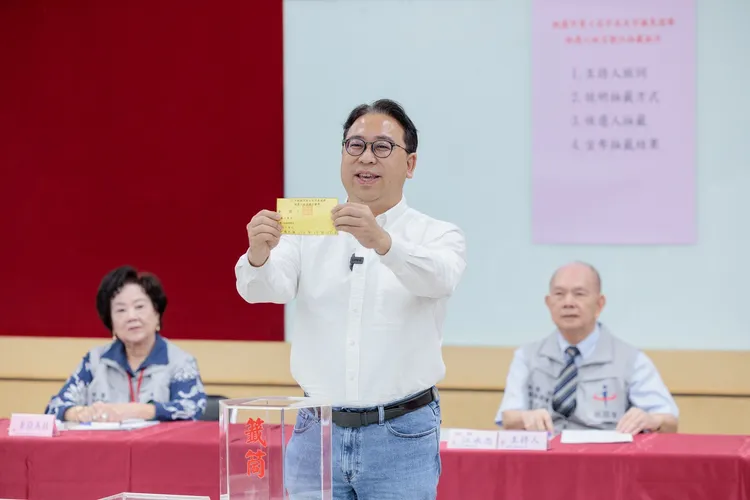 黃世杰抽中1號。黃世杰競辦提供