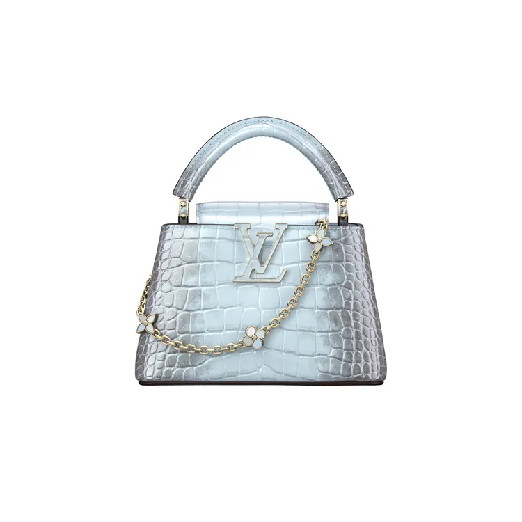 LV Capucines Mini 粉藍珠光撒哈拉鱷魚皮革提包，122萬元。品牌提供