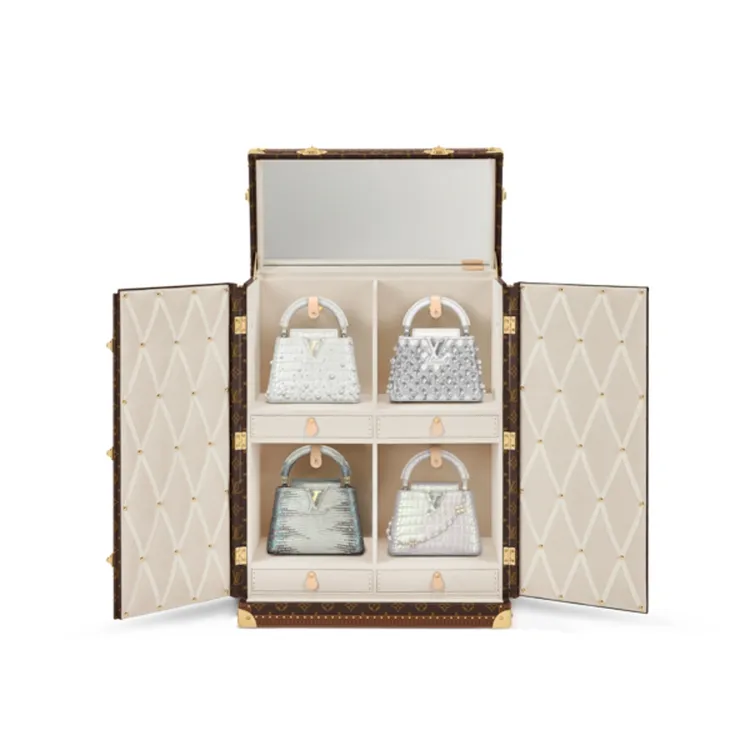 LV Capucines Nano四入奢華典藏硬箱珍珠母貝Mother of Pearl 主題，344萬5000元。品牌提供
