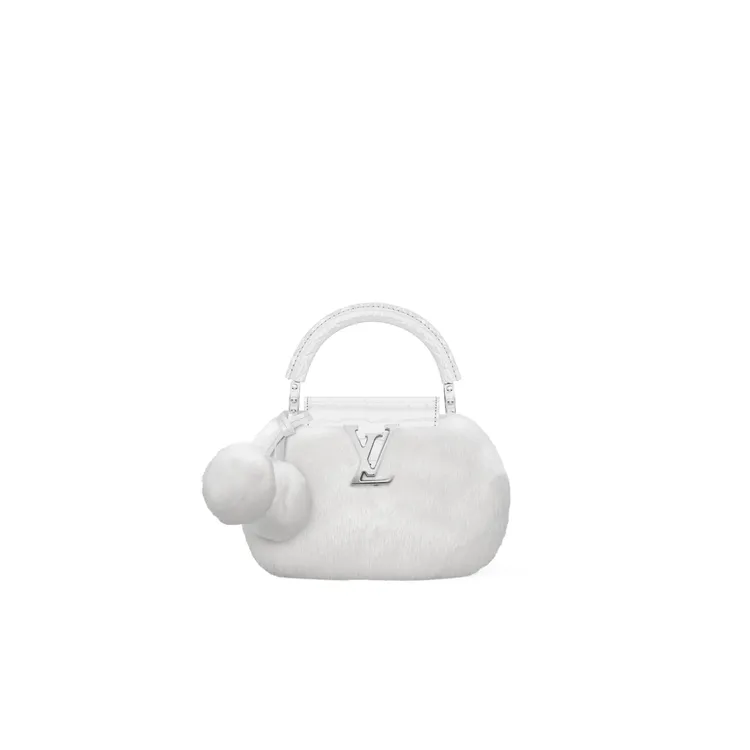 LV Capucines Mini Snowball白色鱷魚皮革與貂皮異材質拼接手袋，62萬元。品牌提供