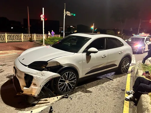 男開租賃車左轉自撞分隔島　酒測值高達1.05送辦