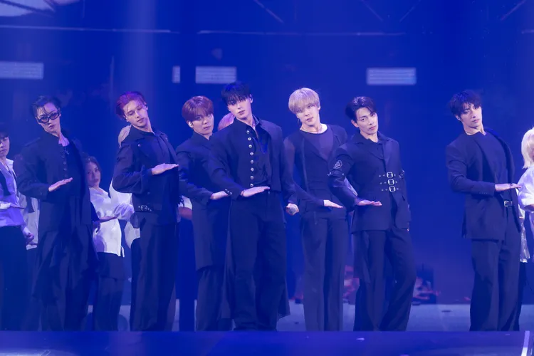ATEEZ壓軸登場，崔傘（佐四）帶頭跳《BAD》「震胸舞」。©️MUSIC EXPO LIVE 2026