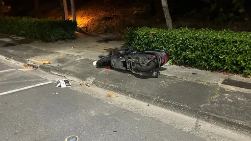 爸爸突感不適騎車載9歲童就醫！途中自撞人行道　女兒拿手機求救仍天人永隔