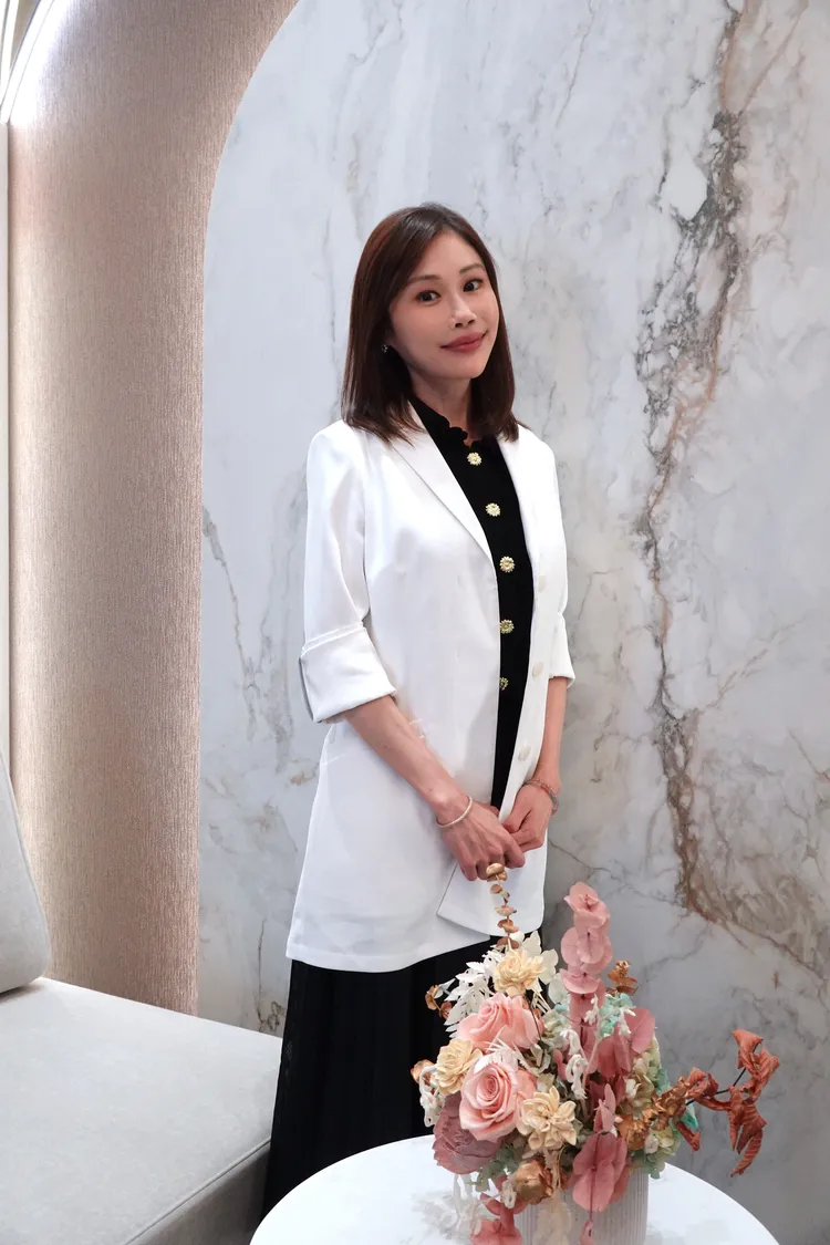 劉璦泇醫師強調「少即是多」的微整哲學。張家玲攝 