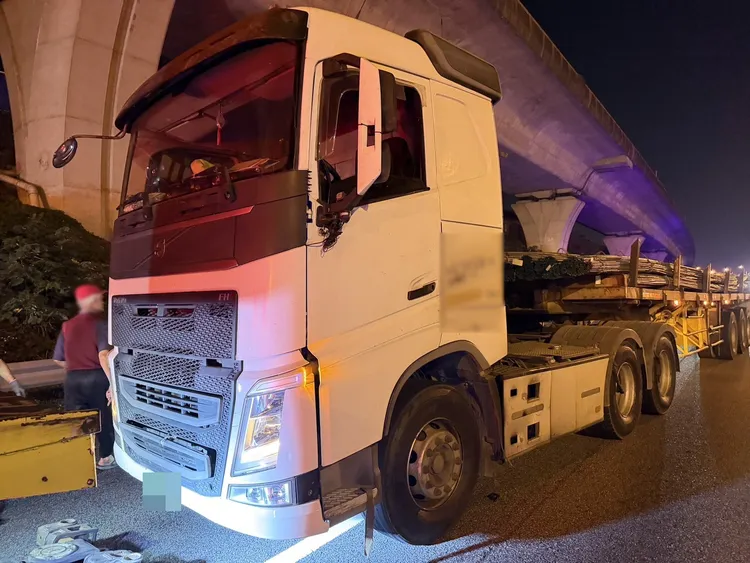 聯結車故障拋錨。國道警方提供