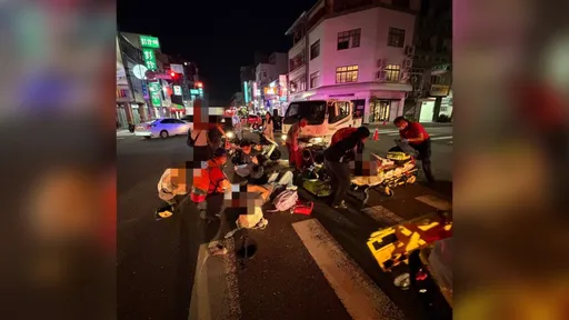 嘉義機車「四貼」猛撞左轉貨車！4人當場噴飛　5歲女童險喪命