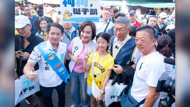 柯文哲受訪時說選戰方式太沉悶，又稱賴瑞隆「太好打」，建議柯志恩找黃國昌幫忙。柯志恩競總提供