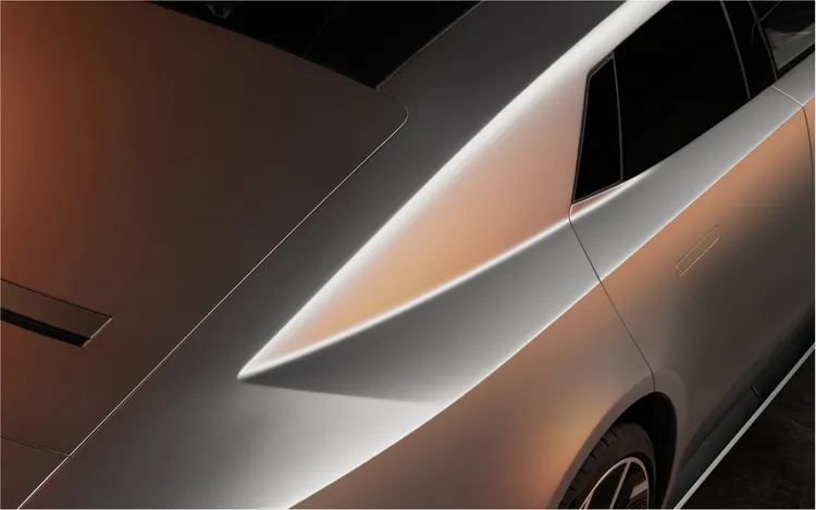 後側車身鈑件被Jaguar稱為「Impossible Panel」，採六階段沖壓製程。原廠照片