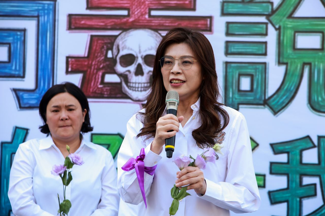鄭麗文籲沈伯洋正面回答毒品政策:反毒紅線絕不能退讓