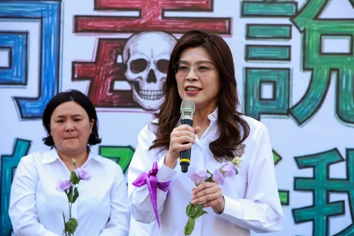 鄭麗文籲沈伯洋正面回答毒品政策：反毒紅線絕不能退讓