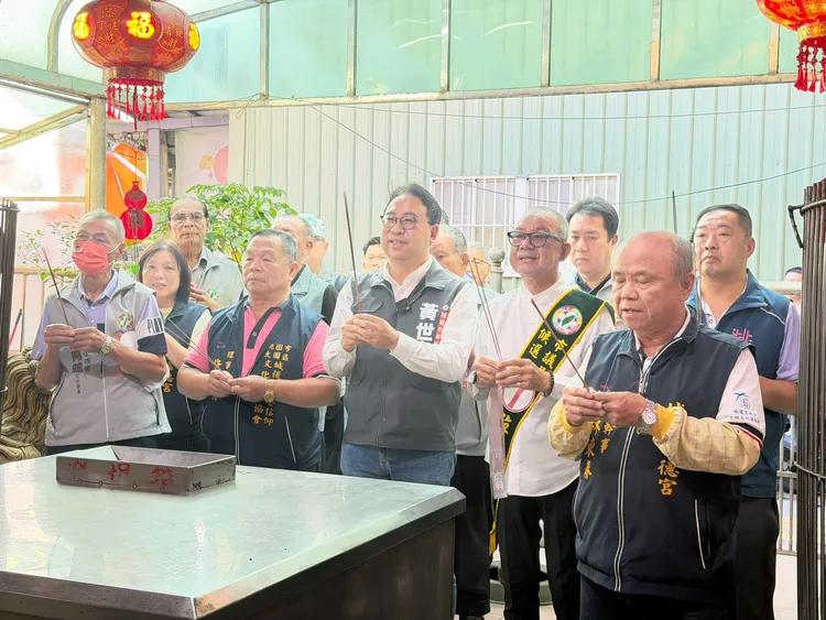 黃世杰福德宮參拜。黃世杰競辦提供