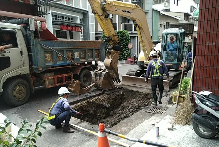 前巷接管將大幅增加住戶自付的接管費用，住戶也擔心管線長會有堵塞的問題。翻攝台中市政府網站