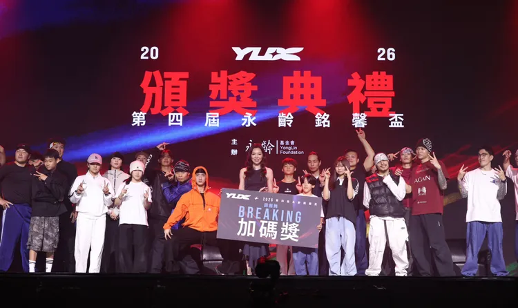 曾馨瑩再加碼。攝影中心攝
