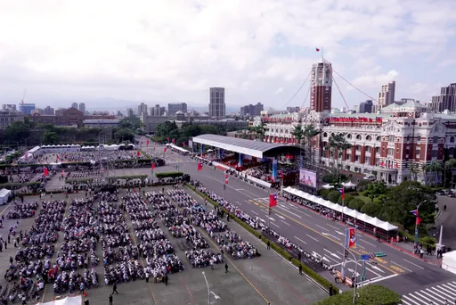 直播｜國慶大會登場！三軍儀隊、巨幅國旗、雷虎小組表演亮點一次看