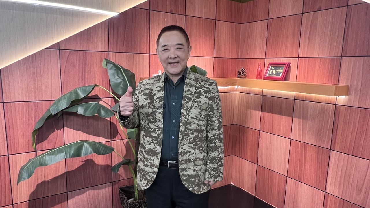 69歲小亮哥視力退化老花450度 近10年不敢開車原因曝光