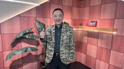 69歲小亮哥視力退化老花450度　近10年不敢開車原因曝光