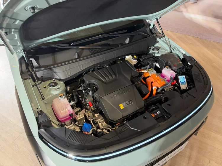 KONA Hybrid搭載1.6升GDI自然進氣引擎與電動馬達，最大綜效輸出141ps、27.0kgm，搭配第二代6速DCT雙離合器變速箱。周奕豪攝