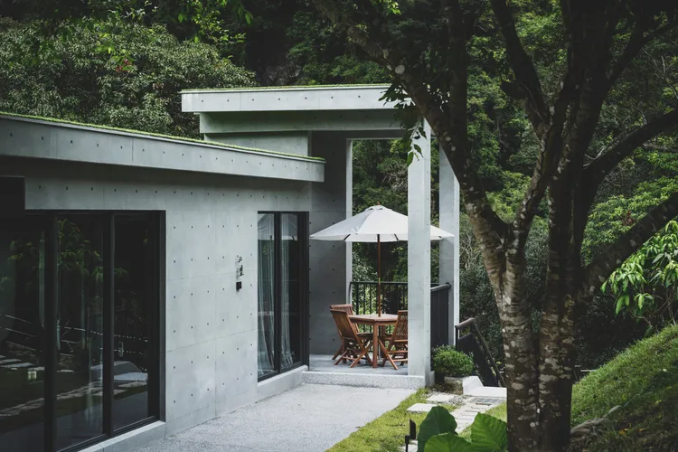蘇卡利‧漫活全新開放以5張雲朗聯合住宿券入住經典Villa，在靜謐自在的氛圍中享受慢活時光。雲朗觀光提供