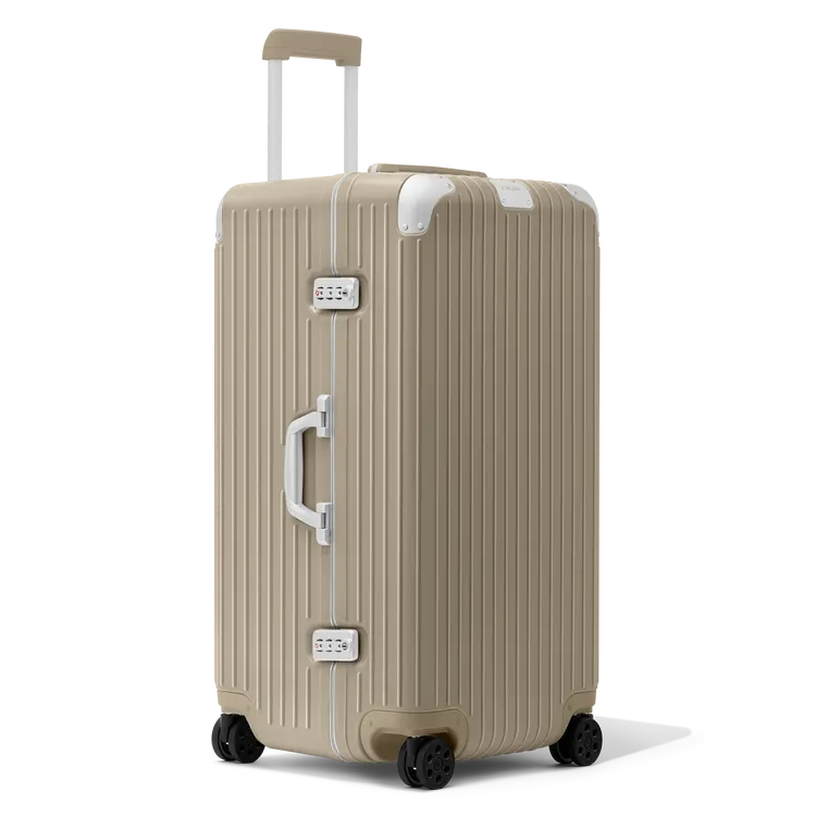 RIMOWA Hybrid系列Trunk Plus Stone岩石灰行李箱，6萬3400元。品牌提供
