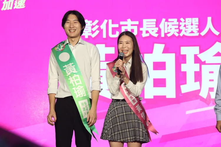 黃柏瑜的牙醫師老婆黃倩儀登台為老公輔選。黃柏瑜競總提供