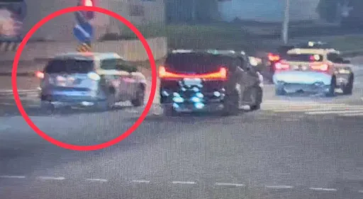 北市警解送詐欺車手　他竟暴走搶方向盤！害偵防車失控車禍   