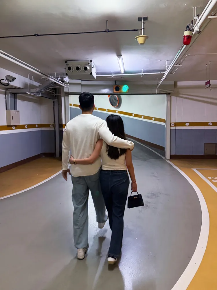 楊秀蓉「假放閃真曬包」，手上的愛馬仕Mini Kelly很吸睛。翻攝楊秀蓉IG