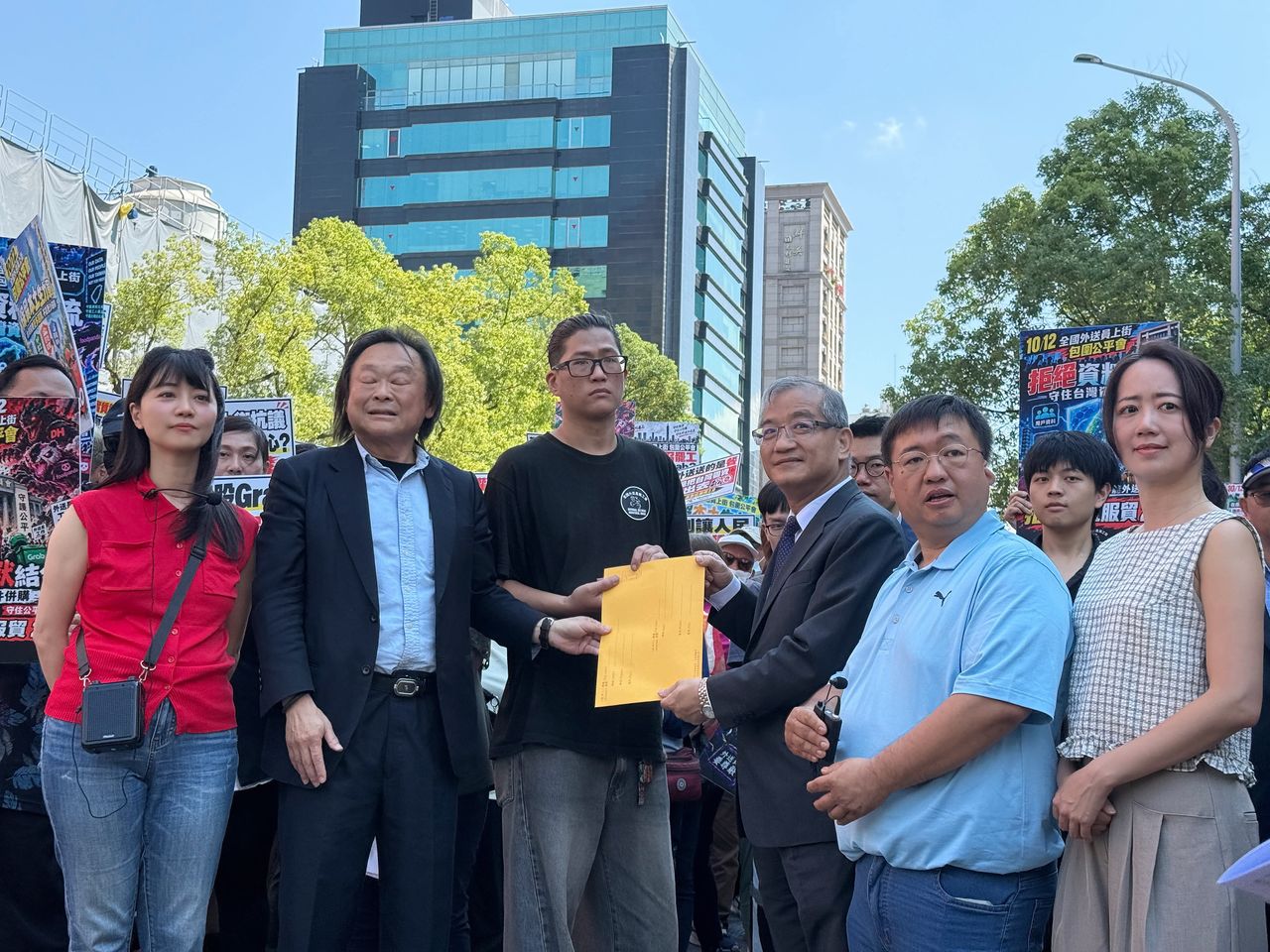 付費訂閱叫外送還加收?她要公平會駁回Grab收購foodpanda