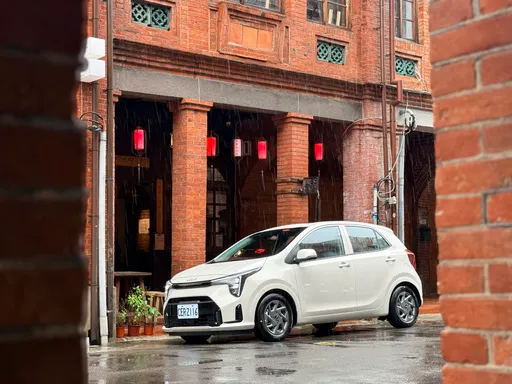 開著Kia Picanto Cappuccino Edition　在大雨裡尋找台北的老記憶