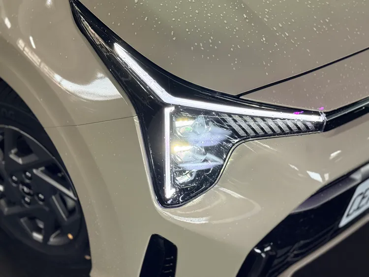 Picanto車頭採用Kia最新的Digital Tiger Face設計，直立式LED頭燈與星圖日行燈讓車頭更具辨識度。林浩昇攝