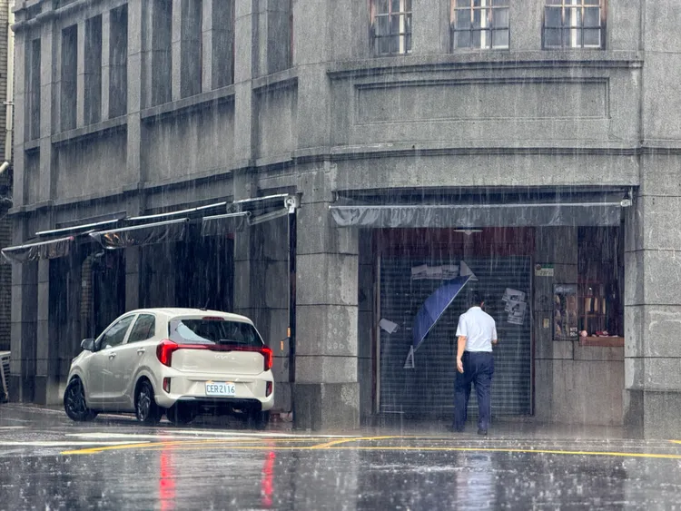 走過南京西路、迪化街、大稻埕一路到台北城，Picanto Cappuccino Edition也在一場大雨裡，留下屬於這座城市的新記憶。林浩昇攝