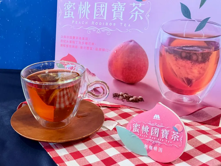摩斯漢堡新飲品「蜜桃國寶茶」。莊偉祺攝