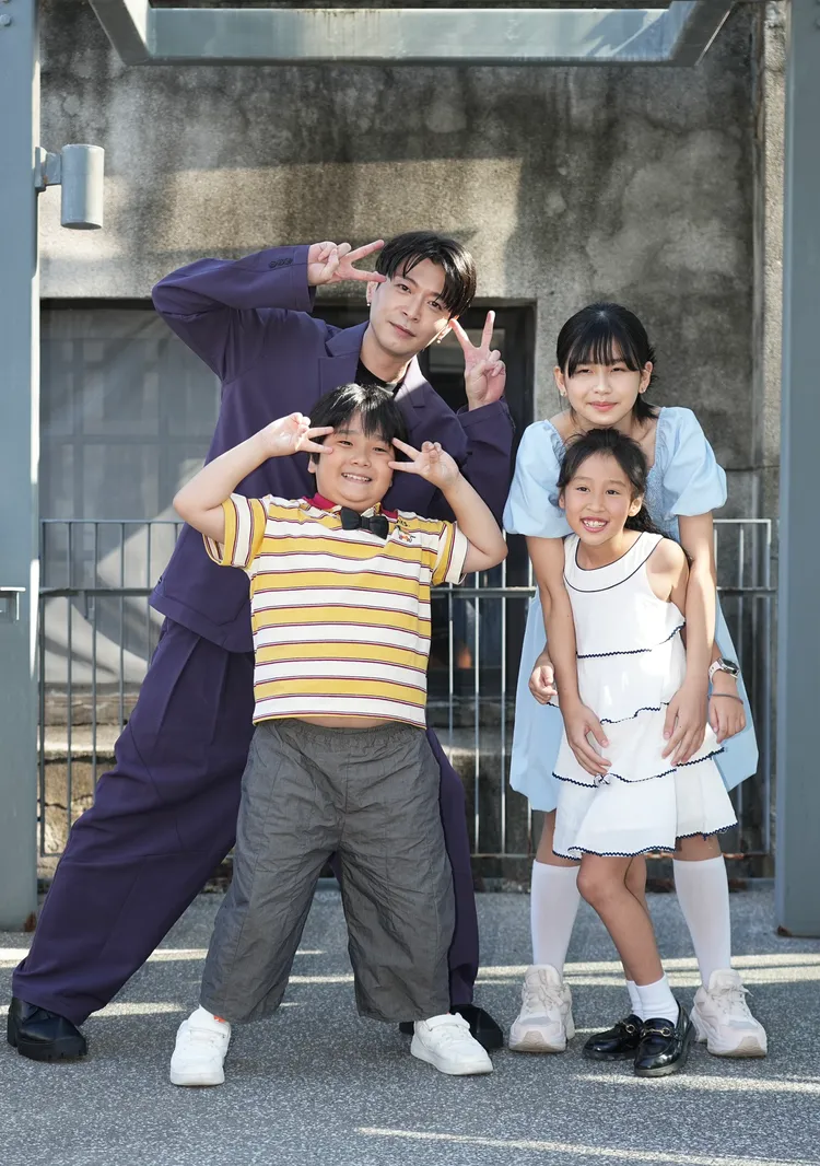 《屋下無人》一家四口，上左起侯彥西、張芹瑜，下左起龍步晞、左寧。彭欣偉攝
