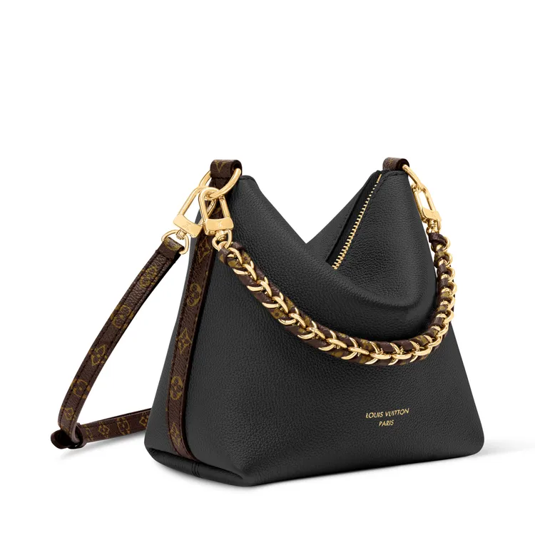 LV Multipass迷你款黑色小牛皮8萬2500元。品牌提供