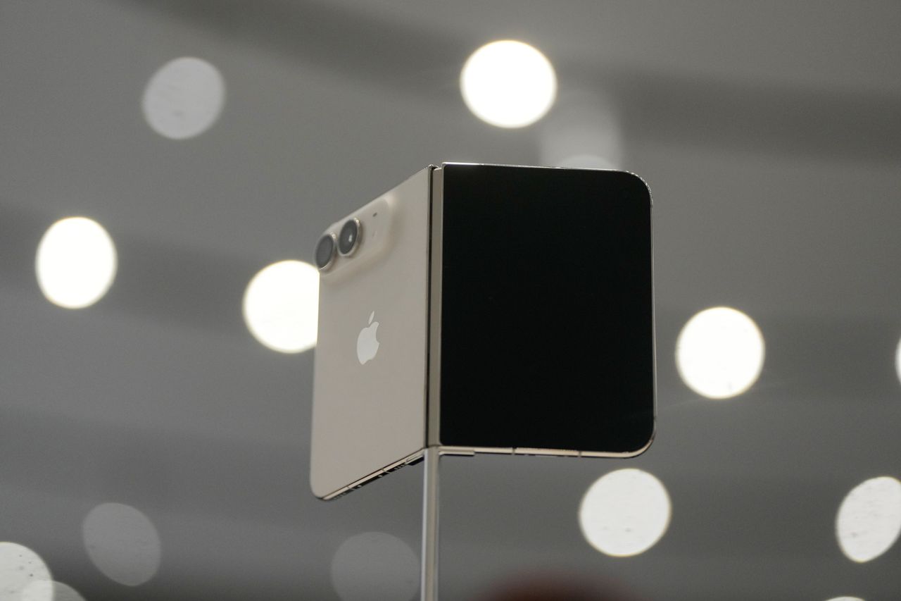 iPhone Duo設計缺陷?這樣擺竟會「歪一邊」!網傻眼