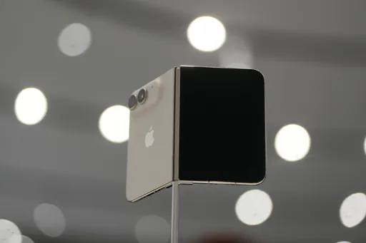 iPhone Duo設計缺陷？這樣擺竟會「歪一邊」！網傻眼