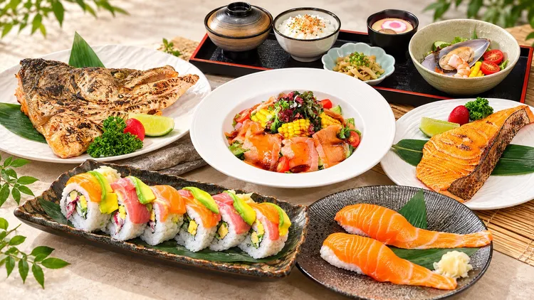漾客日式料理於週年慶期間，推出高蛋白、低GI「鮭魚季美食」，從沙拉、刺身、壽司、手捲、烤物到丼飯定食套餐一應俱全，適合全家大小逛街購物後補充能量。