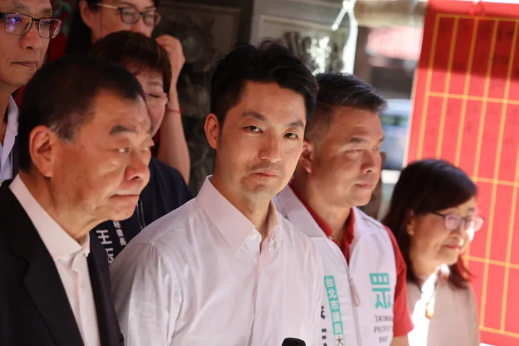台北市長蔣萬安今（20）日出席「臺北火聖廟115年度秋季禮斗」，祈求消防同仁及義消夥伴執勤平安、順利。記者李俊毅攝