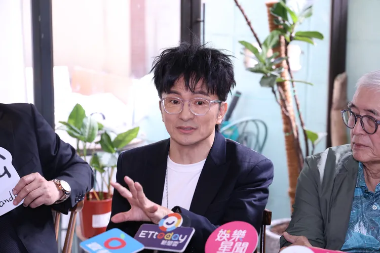 唐從聖直接來一段李敖的模仿秀。莊宗達攝