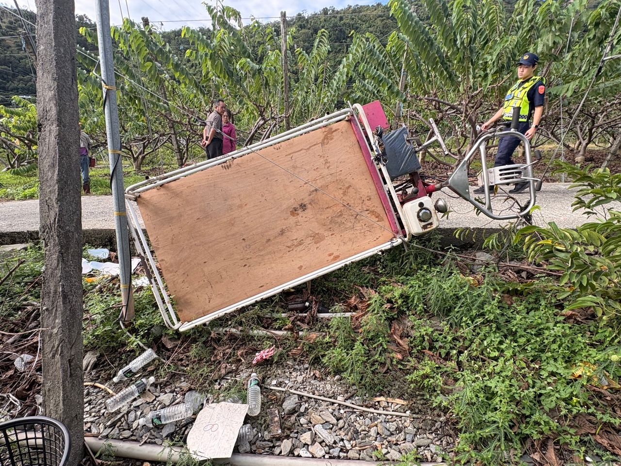 台東68歲婦駕駛農用搬運車翻落釋迦園 送醫不治