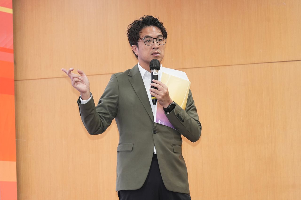 蔣萬安養病備戰辯論 沈伯洋:有需配合調整可讓我們知道