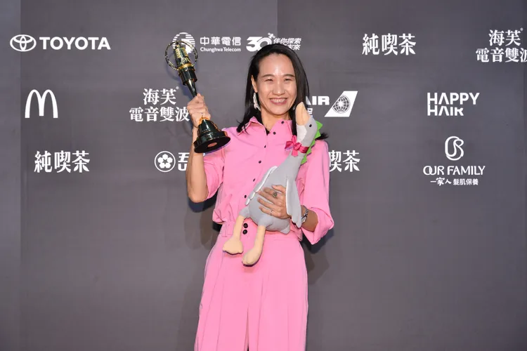 客籍歌手米莎以《客家電影院－屋下無人》原創歌曲〈屋下有人〉贏得戲劇類原創歌曲獎。三立電視提供