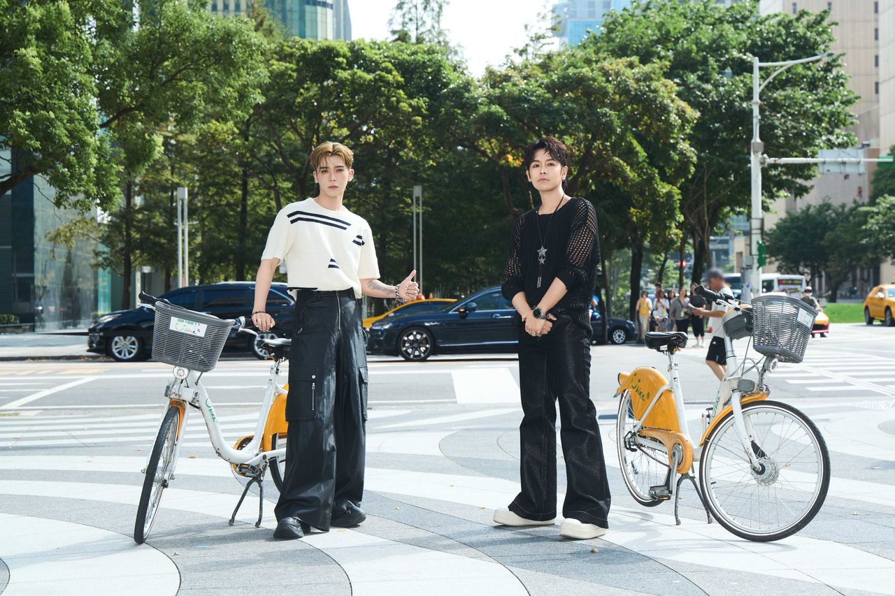 Bii、鼓鼓騎YouBike突襲信義區 「67舞」吸500萬人翻跳