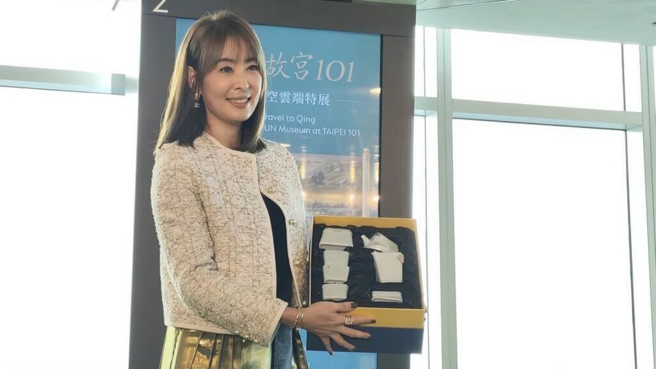 賈永婕送茶具給蔣萬安、沈伯洋 盼兩人「節節高升」